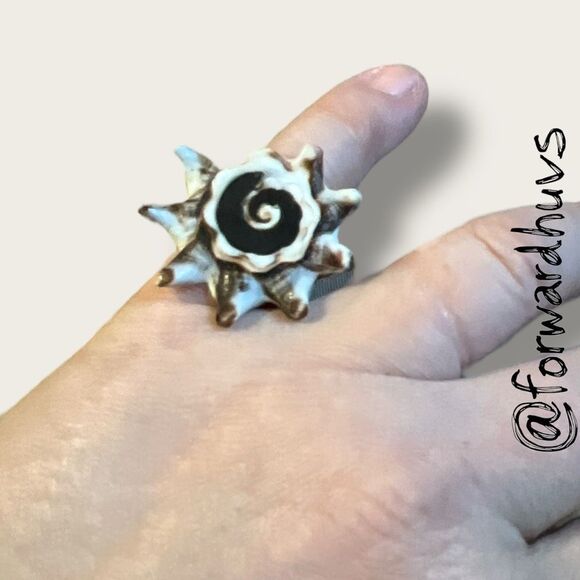 Natural Seashell Statement Ring – Size 6.5 Spiral Sunburst Design - Picture 1 of 9